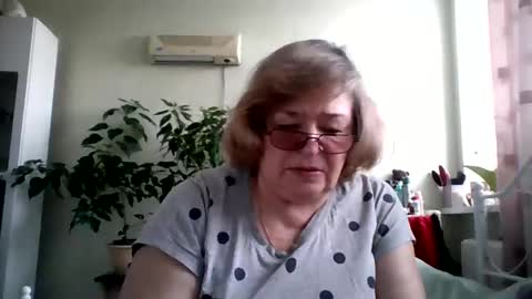 Snapshot of flowerlover8 chatting on March 1, 2025, 6:46 am Flowerlower online show from March 1, 2025, 6:46 am