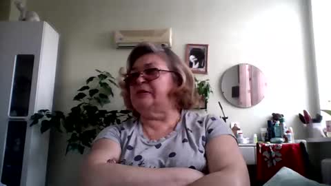Snapshot of flowerlover8 chatting on March 3, 2025, 12:27 pm Flowerlower online show from March 3, 2025, 12:27 pm