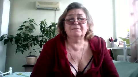 Snapshot of flowerlover8 chatting on March 4, 2025, 6:15 am Flowerlower online show from March 4, 2025, 6:15 am