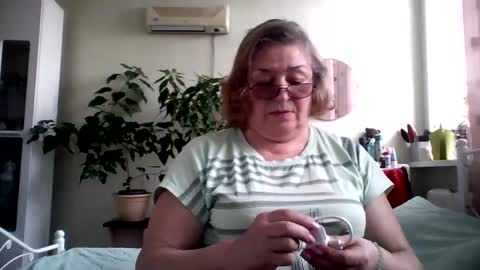 Snapshot of flowerlover8 chatting on March 5, 2025, 2:12 pm Flowerlower online show from March 5, 2025, 2:12 pm
