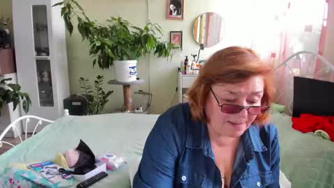Snapshot of flowerlover8 chatting on September 15, 2025, 6:02 am Flowerlower online show from September 15, 2025, 6:02 am