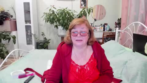 Snapshot of flowerlover8 chatting on October 10, 2025, 12:42 am Flowerlower online show from October 10, 2025, 12:42 am