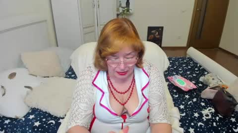 Snapshot of flowerlover8 chatting on May 31, 2026, 6:09 pm Flowerlower online show from May 31, 2026, 6:09 pm