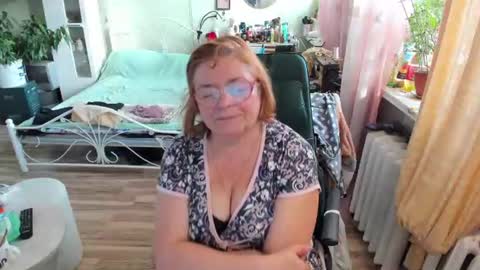 Snapshot of flowerlover8 chatting on June 18, 2026, 4:55 pm Flowerlower online show from June 18, 2026, 4:55 pm
