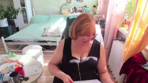 Snapshot of flowerlover8 chatting on June 19, 2026, 1:15 pm Flowerlower online show from June 19, 2026, 1:15 pm