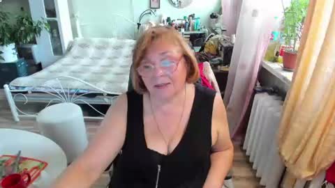 Snapshot of flowerlover8 chatting on June 21, 2026, 7:11 am Flowerlower online show from June 21, 2026, 7:11 am