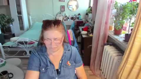 Snapshot of flowerlover8 chatting on July 18, 2026, 6:34 pm Flowerlower online show from July 18, 2026, 6:34 pm