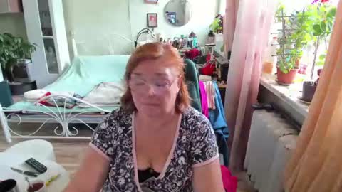 Snapshot of flowerlover8 chatting on July 19, 2026, 8:07 am Flowerlower online show from July 19, 2026, 8:07 am
