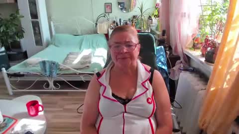 Snapshot of flowerlover8 chatting on July 28, 2026, 12:48 pm Flowerlower online show from July 28, 2026, 12:48 pm