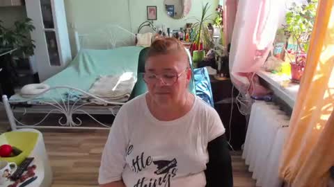 Snapshot of flowerlover8 chatting on July 31, 2026, 12:37 pm Flowerlower online show from July 31, 2026, 12:37 pm