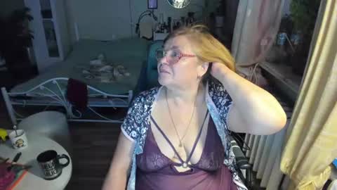Snapshot of flowerlover8 chatting on August 1, 2026, 1:05 am Flowerlower online show from August 1, 2026, 1:05 am
