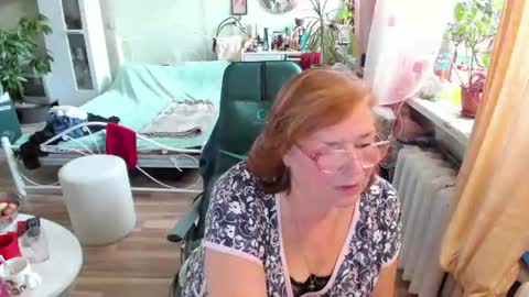 Snapshot of flowerlover8 chatting on August 1, 2026, 3:11 pm Flowerlower online show from August 1, 2026, 3:11 pm