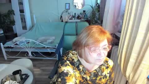 Snapshot of flowerlover8 chatting on August 2, 2026, 6:39 pm Flowerlower online show from August 2, 2026, 6:39 pm