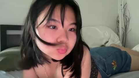 Snapshot of flowerlvr chatting on March 9, 2025, 9:57 pm flowerlvr online show from March 9, 2025, 9:57 pm