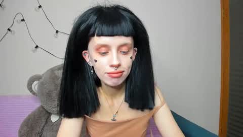 Flower online show from September 13, 2025, 3:12 pm