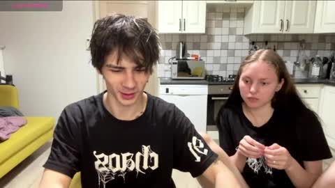 flowerscouple online show from May 4, 2026, 10:06 pm