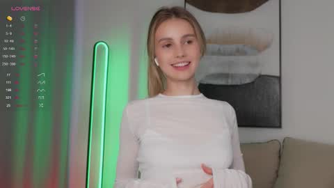 Snapshot of fluffy_angel chatting on September 30, 2025, 3:55 am Adeline online show from September 30, 2025, 3:55 am