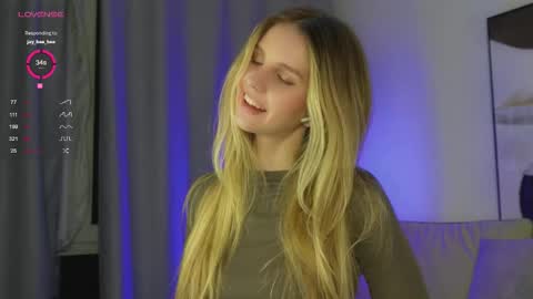 Snapshot of fluffy_angel chatting on October 27, 2025, 5:17 pm Adeline online show from October 27, 2025, 5:17 pm