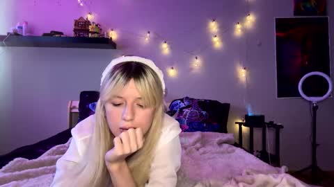 Delle online show from September 23, 2025, 6:38 am