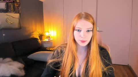 Mia online show from March 29, 2026, 8:42 pm