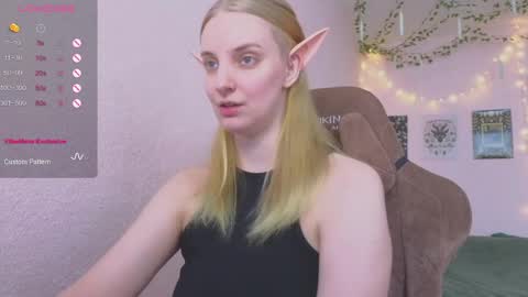Snapshot of fluffy_muffin3 chatting on April 15, 2026, 10:44 am Agatha online show from April 15, 2026, 10:44 am