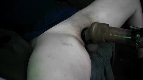 Snapshot of fluffyopillow chatting on October 24, 2025, 8:11 am fluffyopillow online show from October 24, 2025, 8:11 am