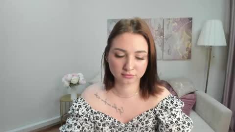Lina online show from June 4, 2026, 12:27 am