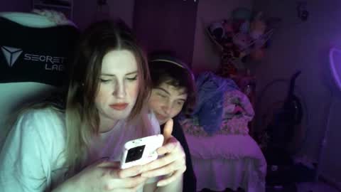 Flux online show from December 22, 2025, 2:25 pm