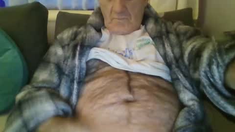 follador1001 online show from February 15, 2025, 5:28 pm