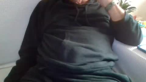 folletto1 online show from October 19, 2025, 3:12 pm