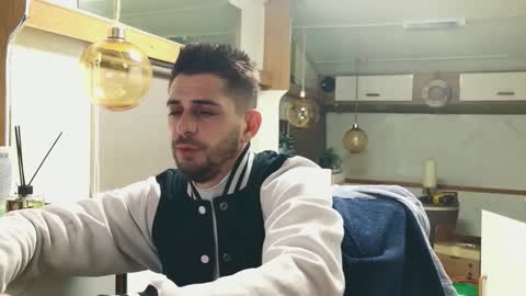 independent model online show from March 29, 2026, 4:51 pm