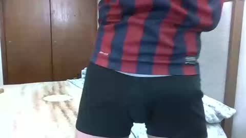 fonzi_flores online show from February 15, 2026, 8:27 pm