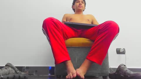 Snapshot of foot_master777 chatting on March 4, 2025, 12:50 am foot_master777 online show from March 4, 2025, 12:50 am