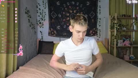 forever_eren online show from November 12, 2025, 9:10 am