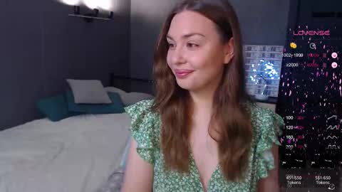 Julia online show from December 17, 2025, 4:24 pm