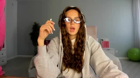 Kira online show from September 22, 2025, 1:18 am