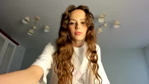 Kira online show from September 30, 2025, 1:54 am