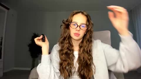 Kira online show from October 13, 2025, 12:43 am