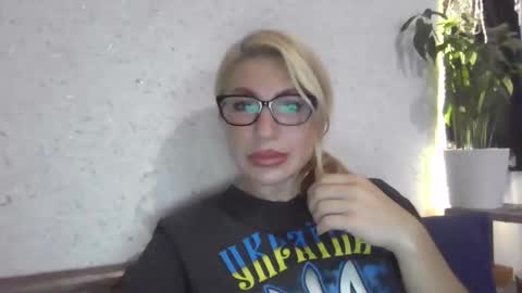 Snapshot of fox_red_lady7 chatting on October 10, 2025, 12:37 pm fox_red_lady7 online show from October 10, 2025, 12:37 pm