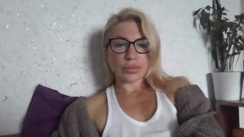 Snapshot of fox_red_lady7 chatting on October 11, 2025, 9:41 am fox_red_lady7 online show from October 11, 2025, 9:41 am