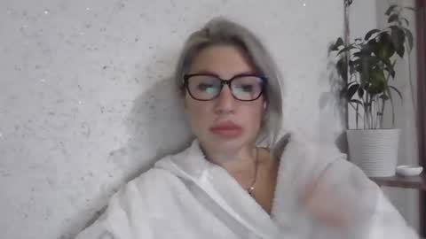 Snapshot of fox_red_lady7 chatting on November 16, 2025, 12:11 pm fox_red_lady7 online show from November 16, 2025, 12:11 pm