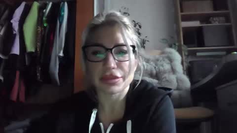 Snapshot of fox_red_lady7 chatting on November 17, 2025, 10:21 am fox_red_lady7 online show from November 17, 2025, 10:21 am