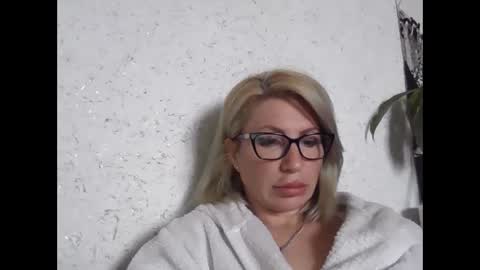 fox_red_lady7 online show from May 5, 2026, 8:44 am