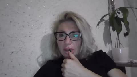 fox_red_lady7 online show from May 8, 2026, 7:30 pm