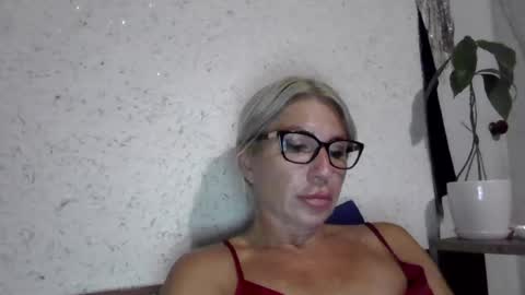 fox_red_lady7 online show from June 25, 2026, 8:02 pm