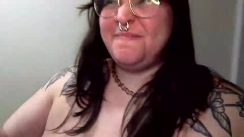 foxdarling96 online show from February 6, 2026, 4:39 am