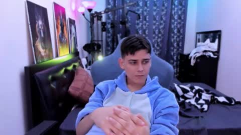 Foxicfu online show from September 17, 2025, 2:08 pm