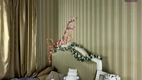 Snapshot of foxxx_tail chatting on February 4, 2026, 1:50 pm Petra online show from February 4, 2026, 1:50 pm