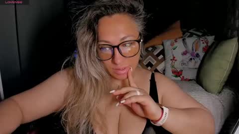 Snapshot of foxxxy__lady chatting on June 3, 2026, 1:41 am Kris online show from June 3, 2026, 1:41 am