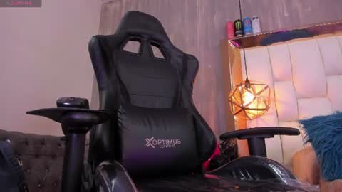Foxxy  online show from June 15, 2026, 5:59 pm